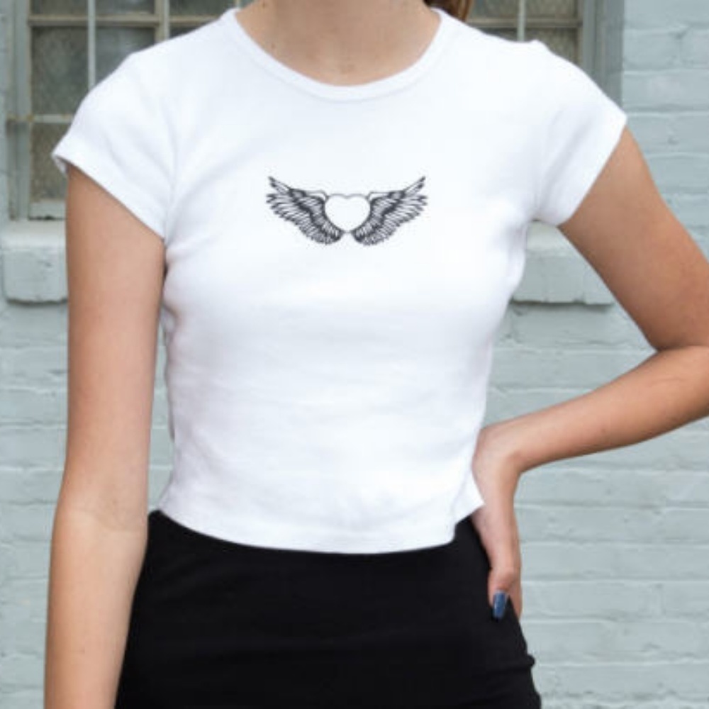 NEW! Brandy Melville ASHLYN FLYING HEART TOP - Picture 3 of 5